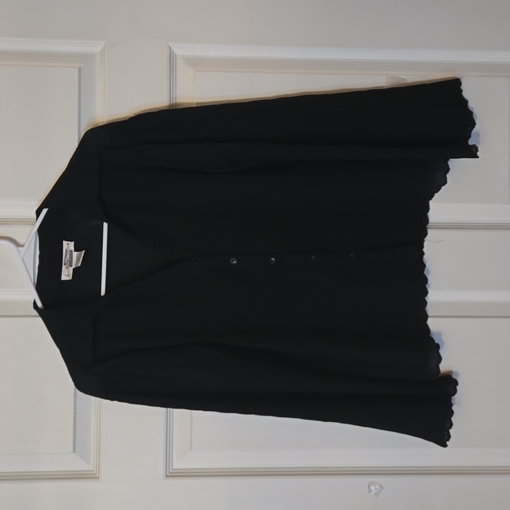 Beautiful Black Crinkle Material  Blouse Size M